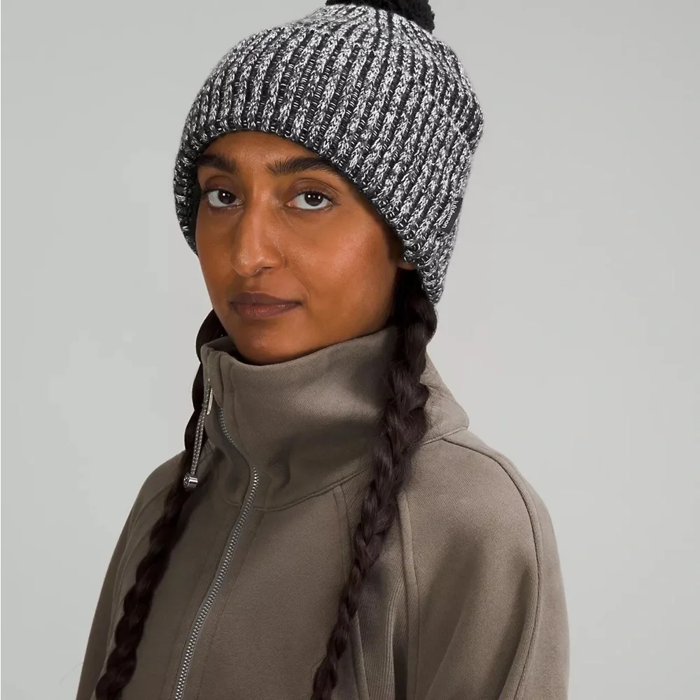 lululemon Textured Fleece-Lined Knit Beanie - Picture 3 of 7